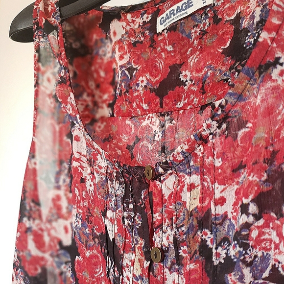 Red Floral Button Top - Picture 2 of 3